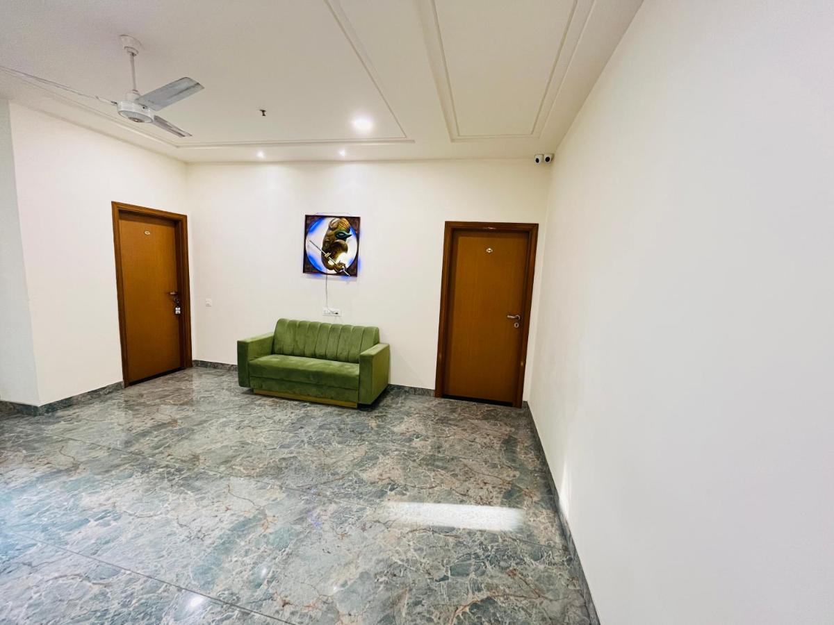 Qotel Nirvana Jasola Couple Friendly Hotel