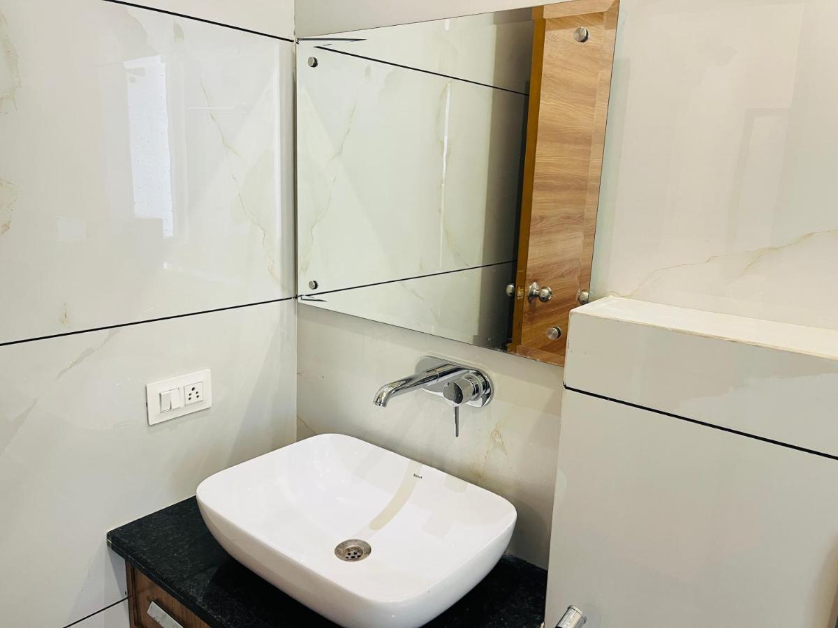 Qotel Nirvana Jasola Couple Friendly 3* New Delhi