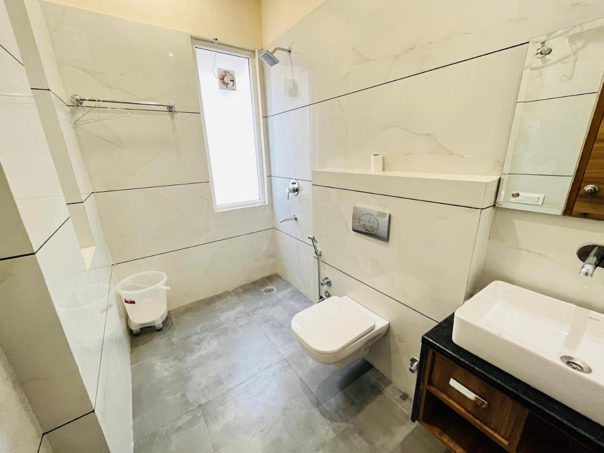 Hotel Qotel Nirvana Jasola Couple Friendly