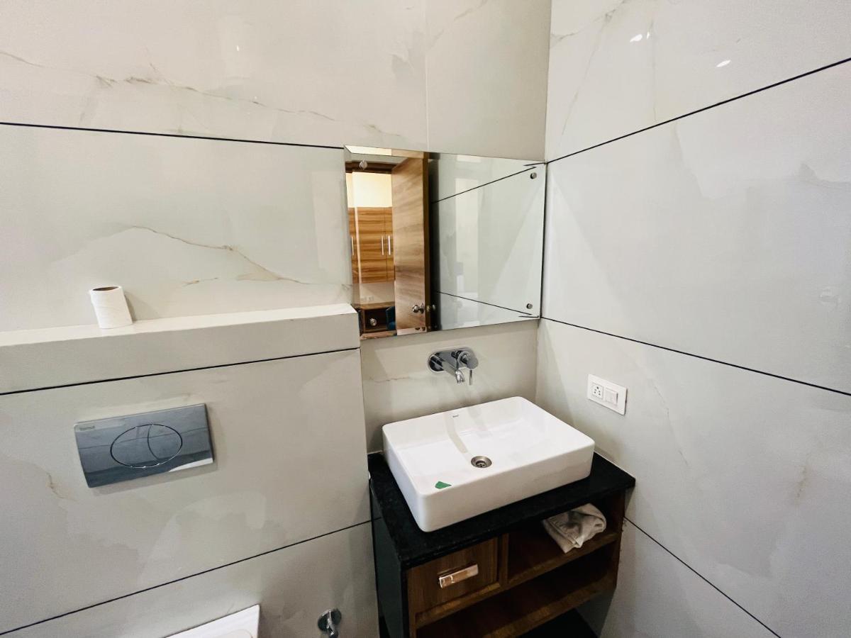 Qotel Nirvana Jasola Couple Friendly Hotel